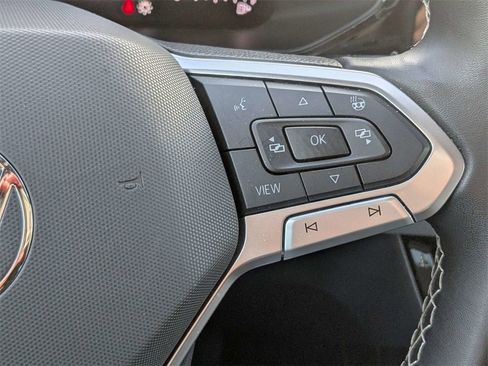 Used 2024 Volkswagen Taos SE image 28