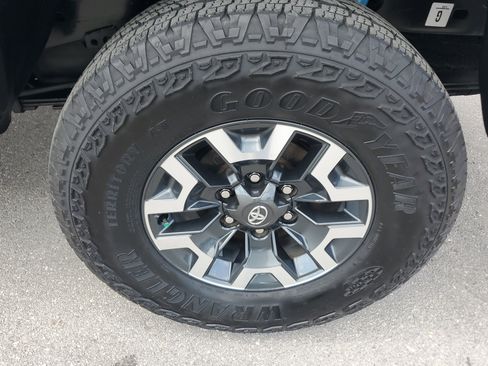 Used 2023 Toyota Tacoma TRD Off-Road w/ Technology Package image 9