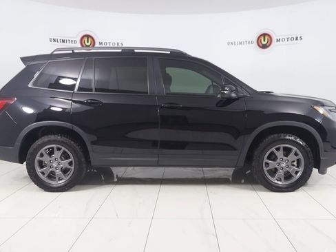 Used 2024 Honda Passport TrailSport image 2