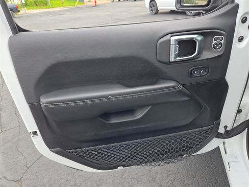 Used 2023 Jeep Wrangler Sahara image 22