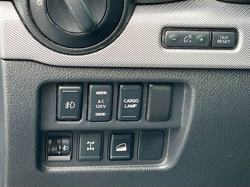 Used 2018 Nissan Titan PRO-4X w/ Pro-4x Convenience Package AWD/4WD image 10