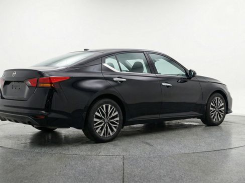 Used 2025 Nissan Altima 2.5 SV image 9