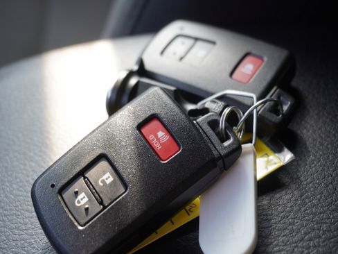 Used 2021 Toyota Tacoma TRD Off-Road image 22