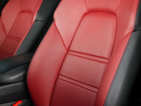 Certified 2025 Porsche Cayenne S AWD/4WD image 36