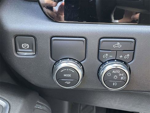 Used 2024 GMC Sierra 1500 Elevation image 28