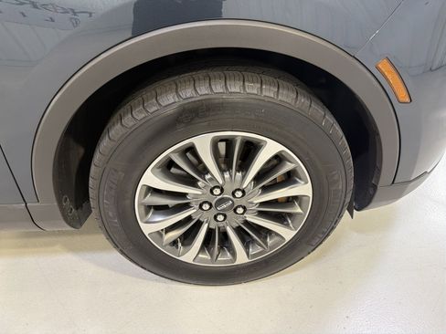 Used 2022 Lincoln Nautilus FWD w/ Premium Package image 13