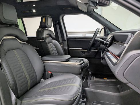 Used 2025 Rivian R1S Adventure AWD/4WD image 36