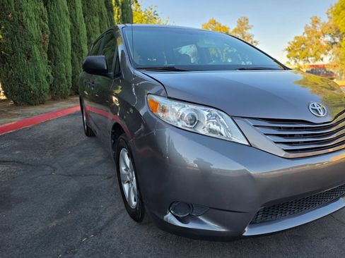 Used 2013 Toyota Sienna L w/ Towing Pkg FWD image 13