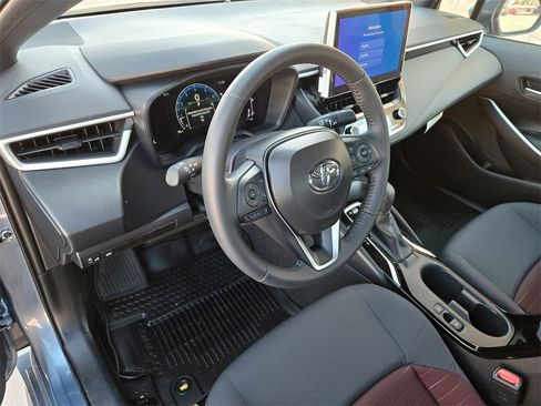 Used 2025 Toyota Corolla SE w/ SE Premium Package image 11