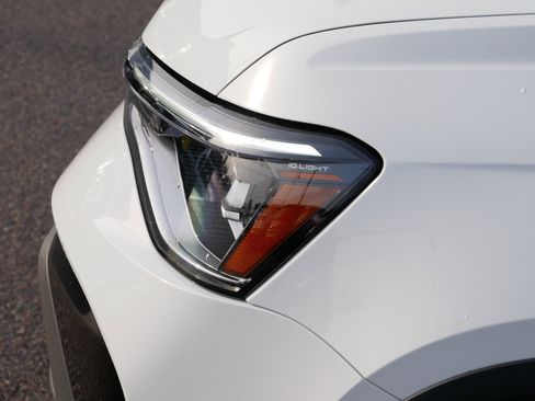 Used 2025 Volkswagen Taos SE image 16