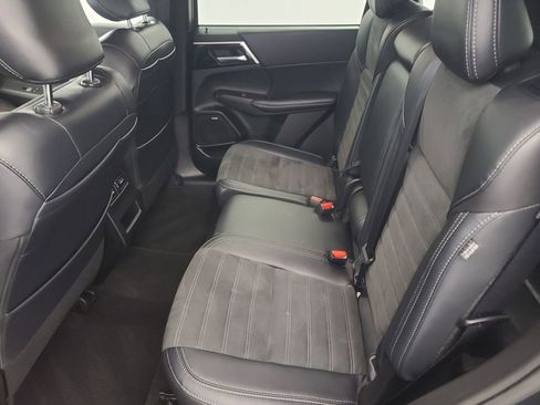 Used 2025 Mitsubishi Outlander SE image 22