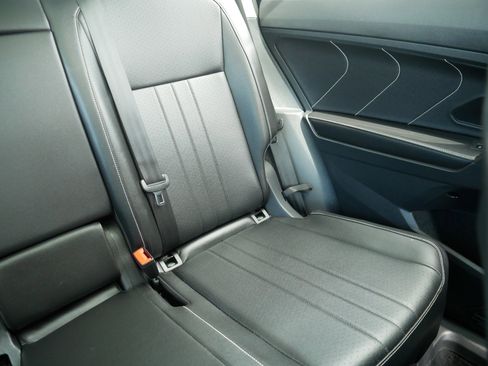 Used 2022 Volkswagen Tiguan SE w/ Panoramic Sunroof Package AWD/4WD image 14