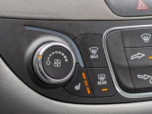 Used 2016 Chevrolet Malibu LT w/ Leather Package FWD image 19