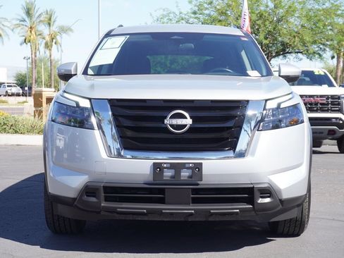 Certified 2025 Nissan Pathfinder SV FWD image 5