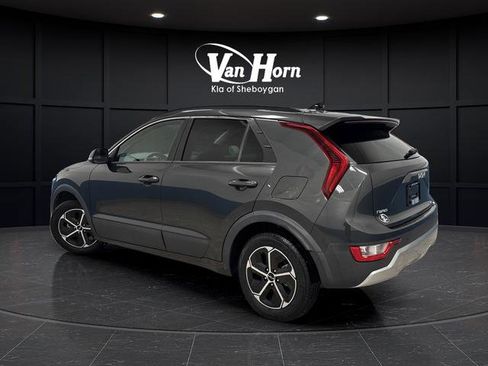 Used 2023 Kia Niro EX image 3