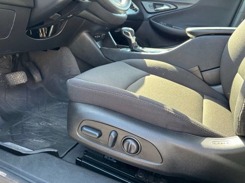 Used 2025 Chevrolet Malibu LT FWD image 12