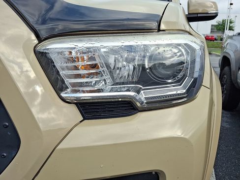 Used 2016 Toyota Tacoma TRD Sport w/ Premium & Technology Package AWD/4WD image 10
