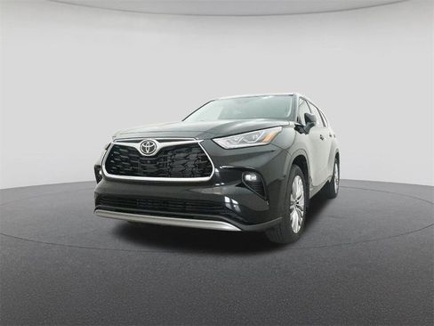 New 2026 Toyota Highlander Platinum image 32