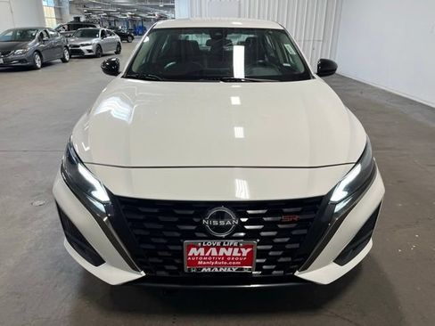 Used 2024 Nissan Altima 2.5 SR FWD image 8