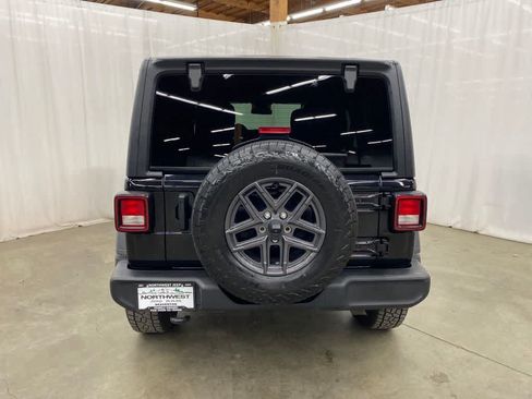 Used 2024 Jeep Wrangler Unlimited Sport AWD/4WD image 5