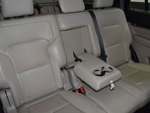 Used 2019 Ford Explorer Limited w/ Class III Trailer Tow Package image 27