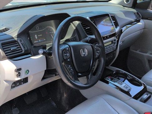Used 2016 Honda Pilot Touring image 10