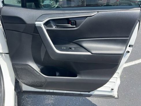 Used 2021 Toyota RAV4 LE AWD/4WD image 27