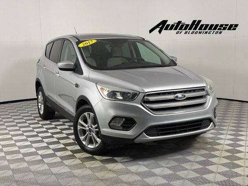Used 2017 Ford Escape SE FWD image 1