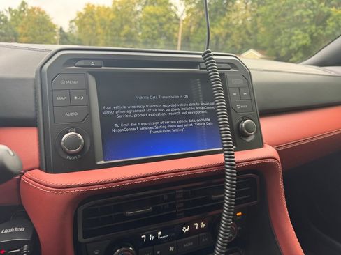 Used 2017 Nissan GT-R Premium w/ Premium Interior Package image 39