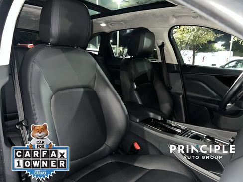 Used 2020 Jaguar F-PACE Premium image 30