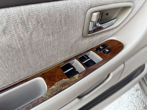 Used 2001 Toyota Avalon XL image 19