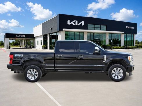 Used 2018 Ford F250 Platinum w/ Platinum Ultimate Package AWD/4WD image 4