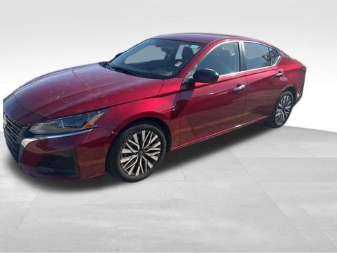 Used 2025 Nissan Altima 2.5 SV image 6