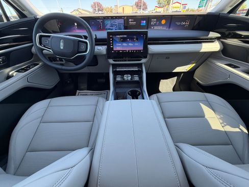 New 2026 Lincoln Nautilus Premier AWD/4WD image 15