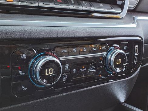 New 2026 GMC Sierra 1500 SLT image 7