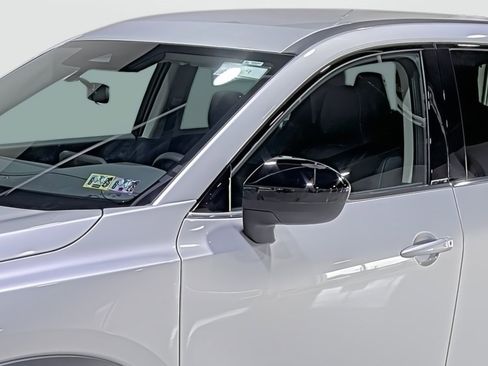 Certified 2025 Nissan Pathfinder S image 8