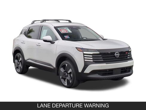 Used 2025 Nissan Kicks SR FWD image 2