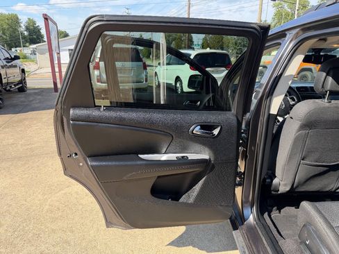 Used 2017 Dodge Journey SXT FWD image 12