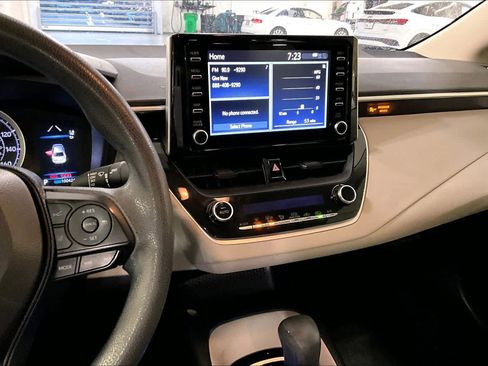 Used 2020 Toyota Corolla LE image 6