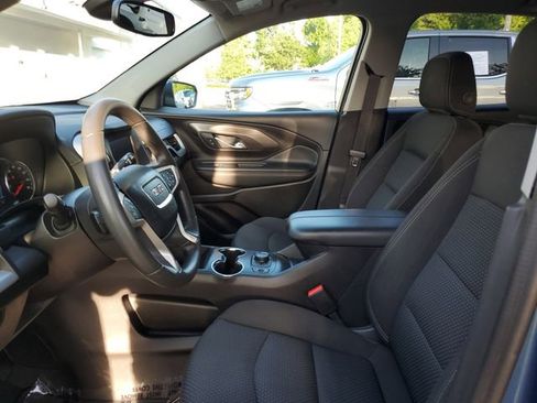 Used 2024 GMC Terrain SLE w/ Driver Convenience Package FWD image 18