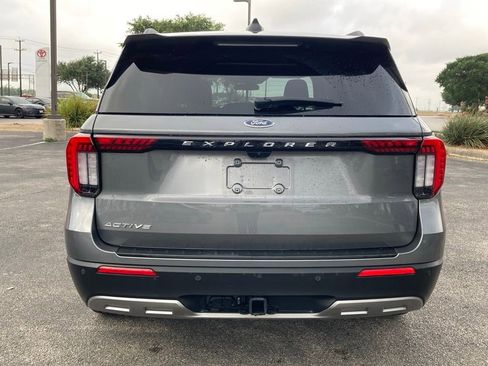 Used 2025 Ford Explorer Active w/ Active Comfort Package image 6