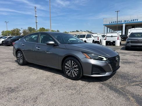 Used 2023 Nissan Altima 2.5 SV image 1