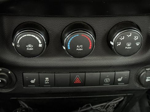 Used 2016 Jeep Wrangler Unlimited Rubicon image 17