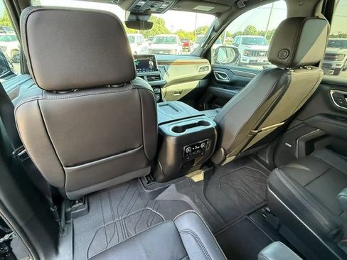 Used 2023 Chevrolet Tahoe High Country AWD/4WD image 11