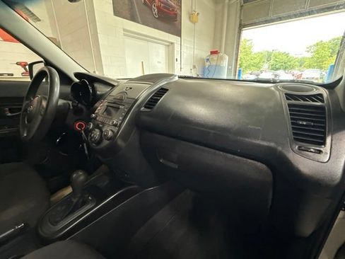 Used 2011 Kia Soul + w/ Audio Pkg FWD image 28