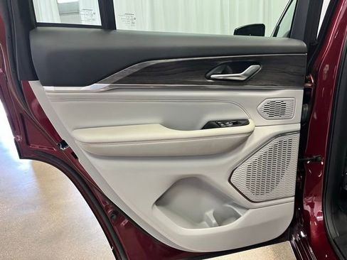 Used 2022 Jeep Grand Cherokee Overland image 15