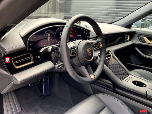 New 2025 Porsche Taycan image 4