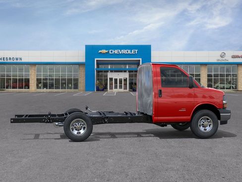 New 2026 Chevrolet Express 3500 image 5