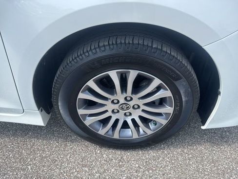 Used 2020 Toyota Sienna XLE image 20