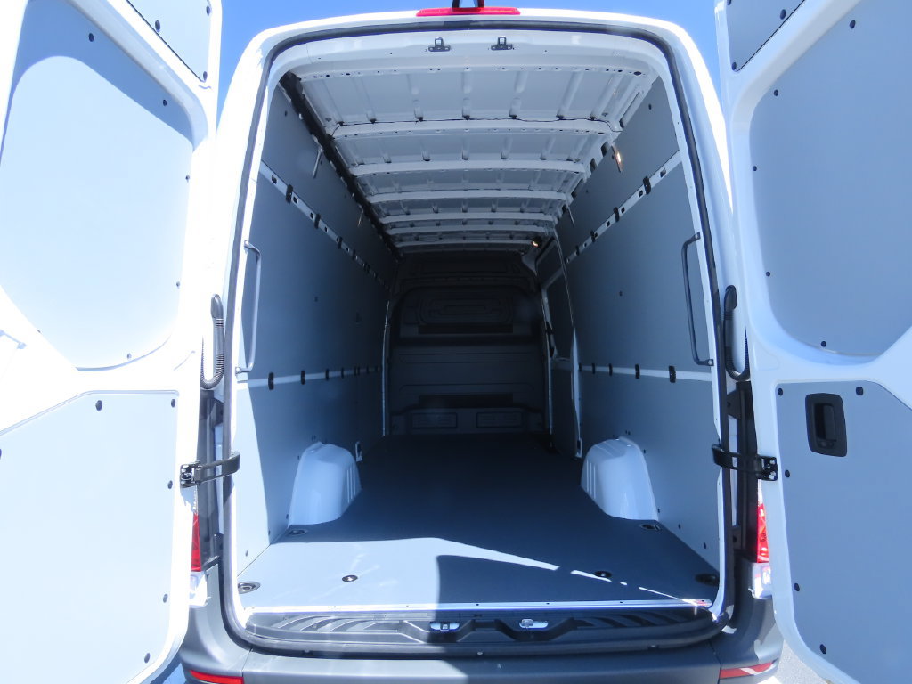 Used 2024 Mercedes-Benz Sprinter 2500 image 26